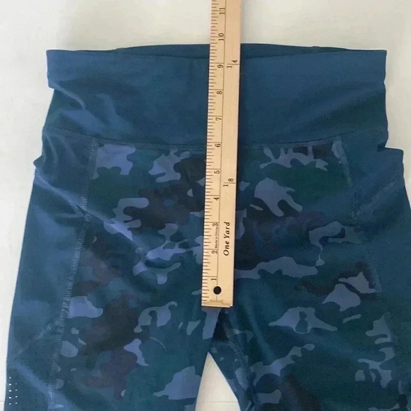 Sweaty Betty Zero Gravity Leggings Bull Dog Camo - Picture 4 of 12